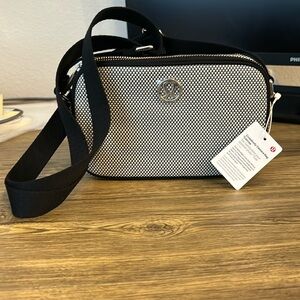 LULULEMON Crossbody Camera Bag 2L